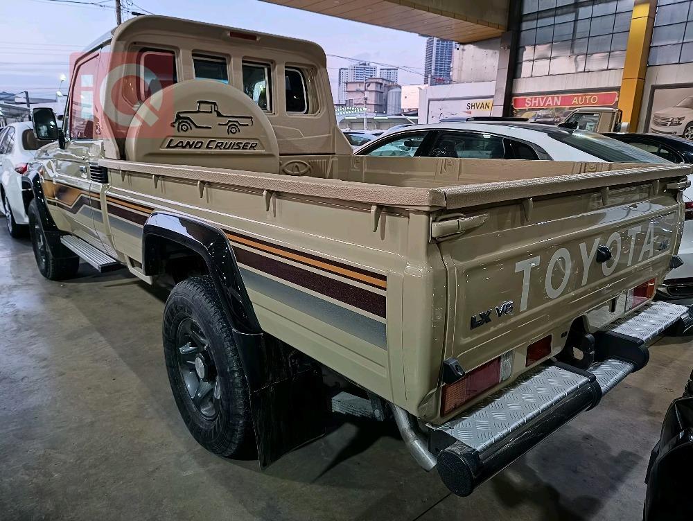 Toyota Land Cruiser 70 Pickup